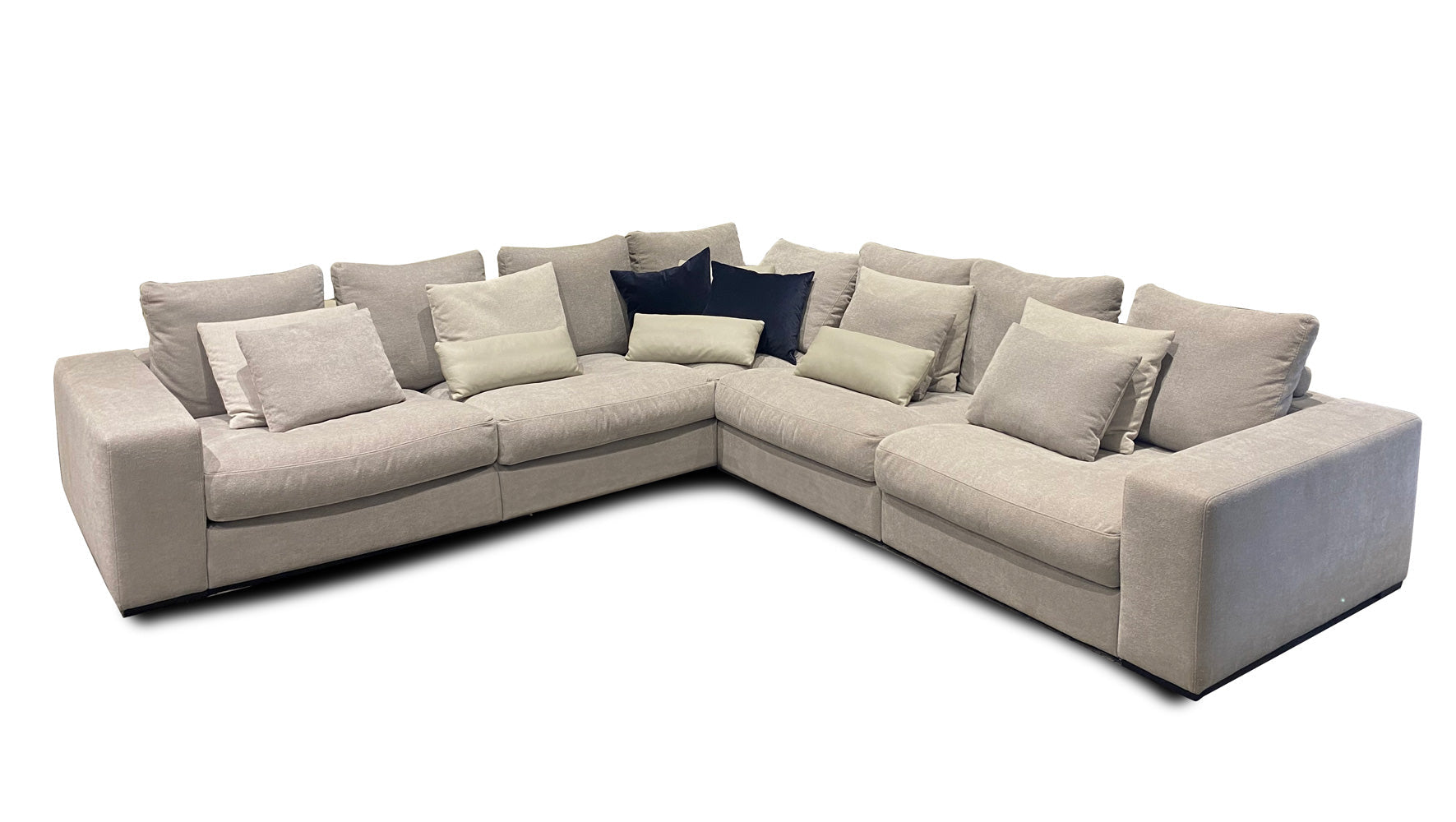 Incanto B672 Fabric Sectional | Incanto Italia - Canal Furniture