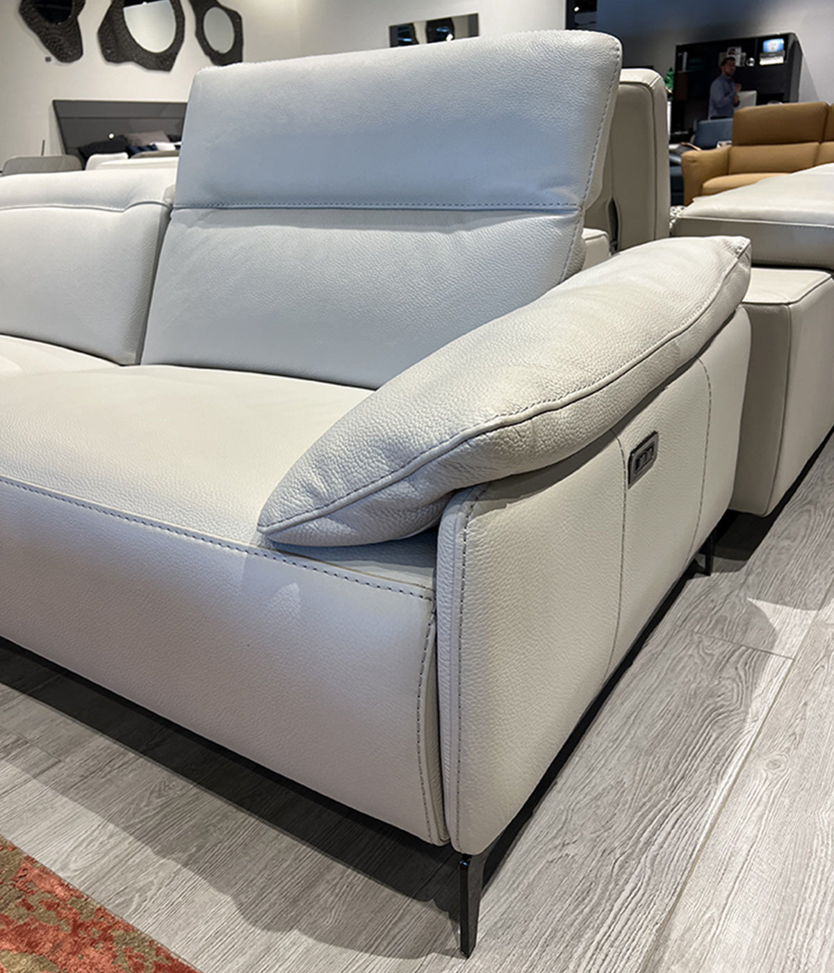 Incanto Italian Attitude Loveseat Brignac i845 Leather Loveseat | Incanto