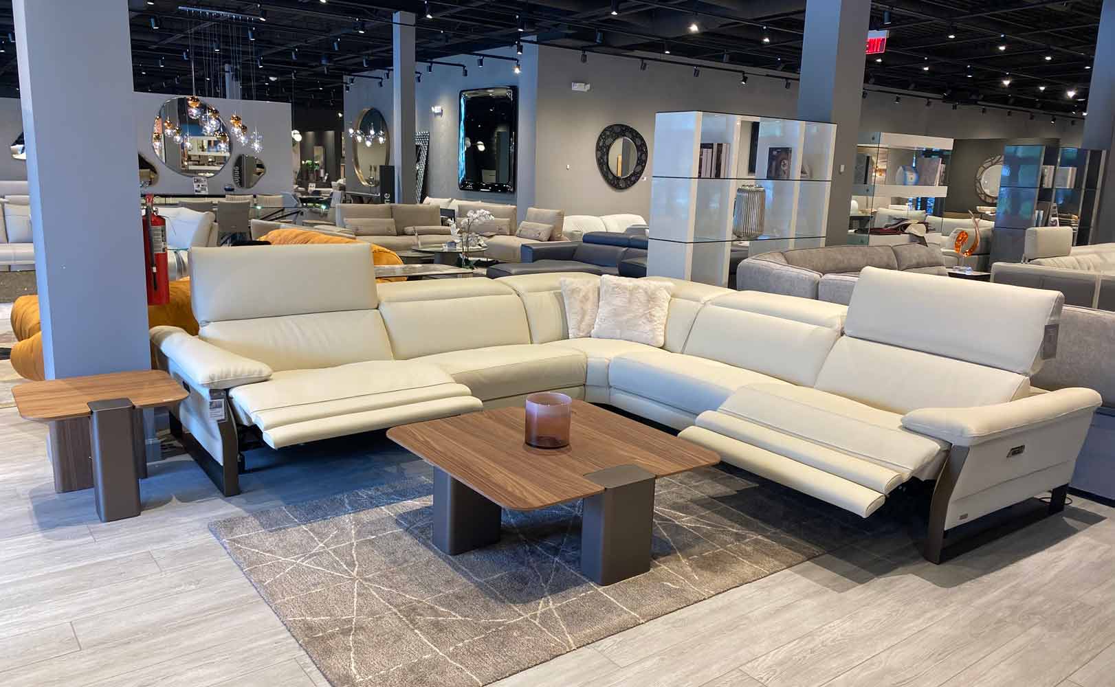 J and M Furniture Couches & Sofa Skyline Reclining Sectional | Loiudiced