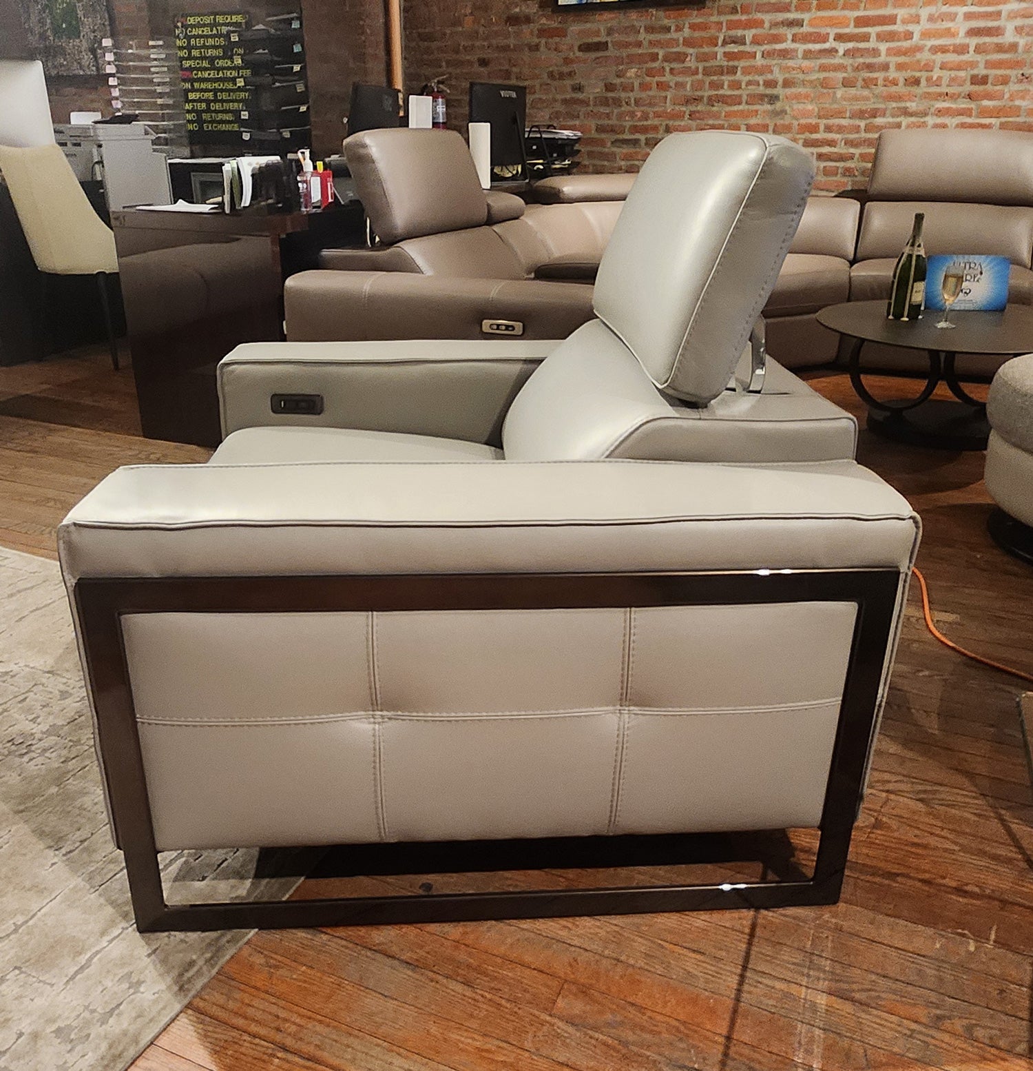 i829 Reclining Chair | Incanto – ItalMod Furniture